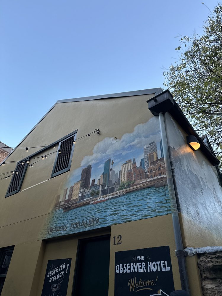 Mural of the Sydney skyline on a laneway building near the Observer Hotel